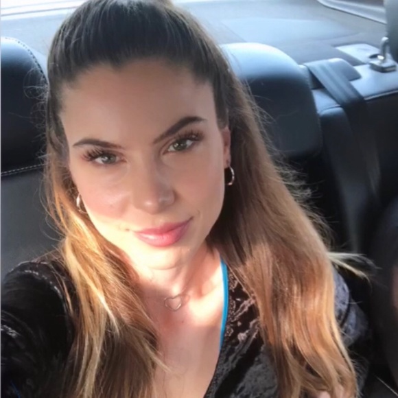 Meet your Posher, Ashley - Picture 2 of 4